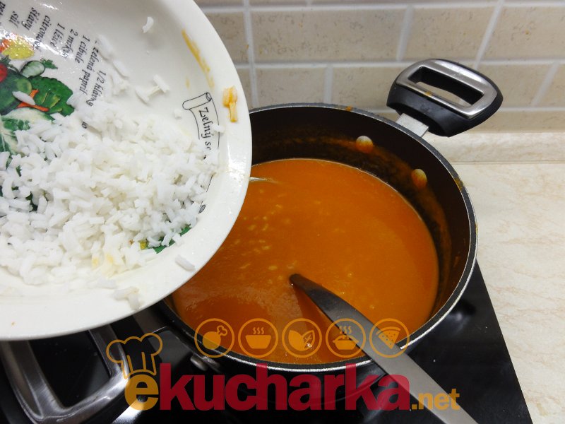 Rajská polévka s mrkví a rýží