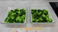 Zapečená brokolice se smetanou a sýrem